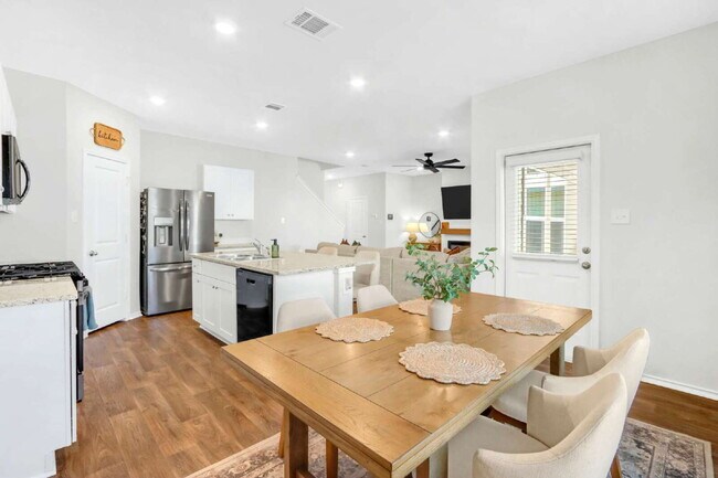 Building Photo - 10417 Mcintosh