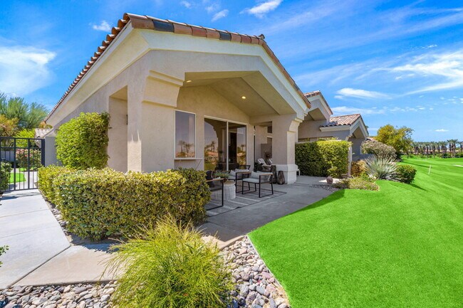 Building Photo - 502 Desert Holly Dr