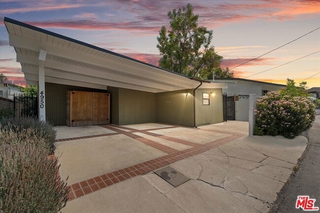 Building Photo - 4950 Marmol Dr