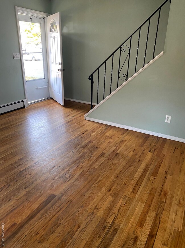 Building Photo - 16 W 18th St