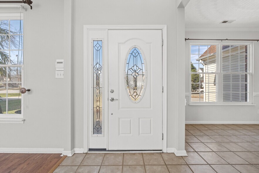 Building Photo - 305 Hidden Falls Ct
