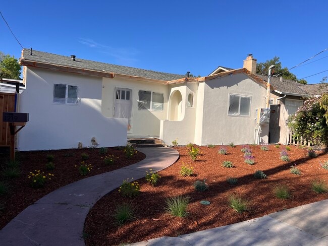 Building Photo - 1219 Laurel St