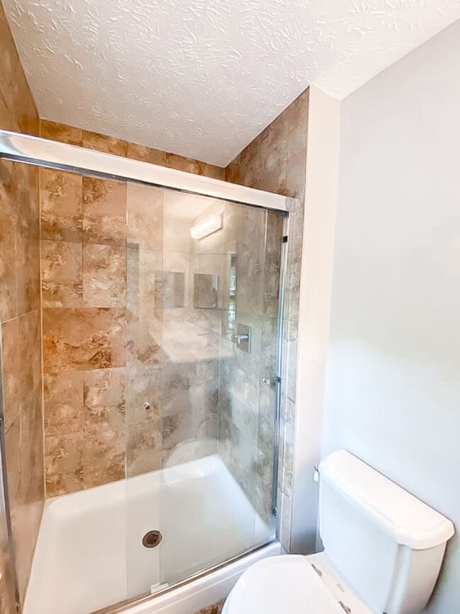 Building Photo - Fantastic 4 Bedroom 3.5 Bathroom Colonial ...