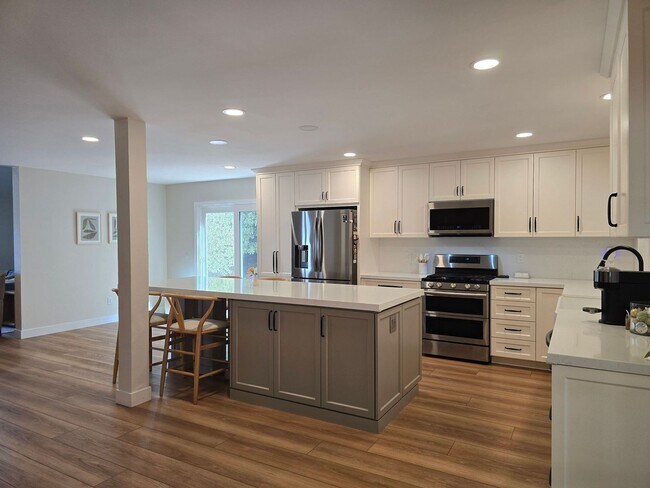Building Photo - 344 Dewane Dr