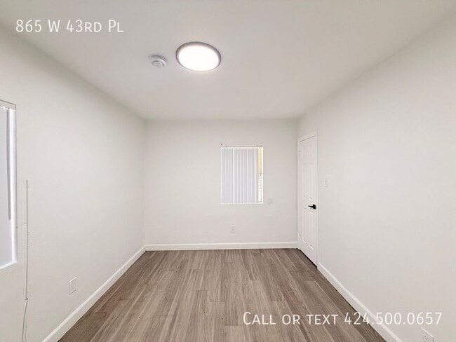 Building Photo - 865 W 43rd Pl