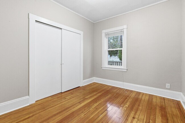 Building Photo - 35 Oakland St