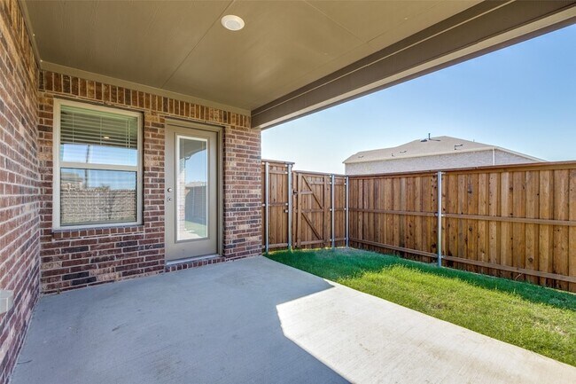 Building Photo - 5237 Sandrine Ave