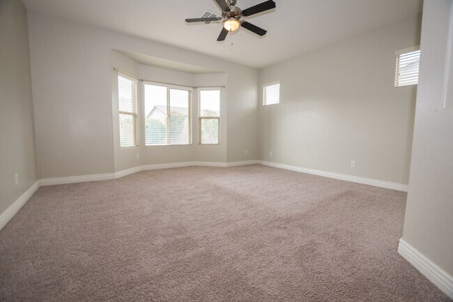 Building Photo - Executive home in The Estates at Holiday! ...
