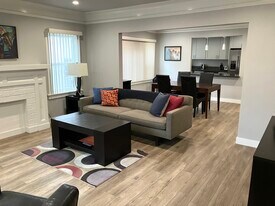 Building Photo - 2059 N Vermont Ave