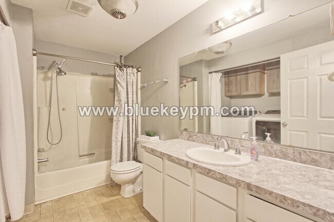 Building Photo - 3 Bed, 2 Bath Home Off SR 500 at NE 54th A...