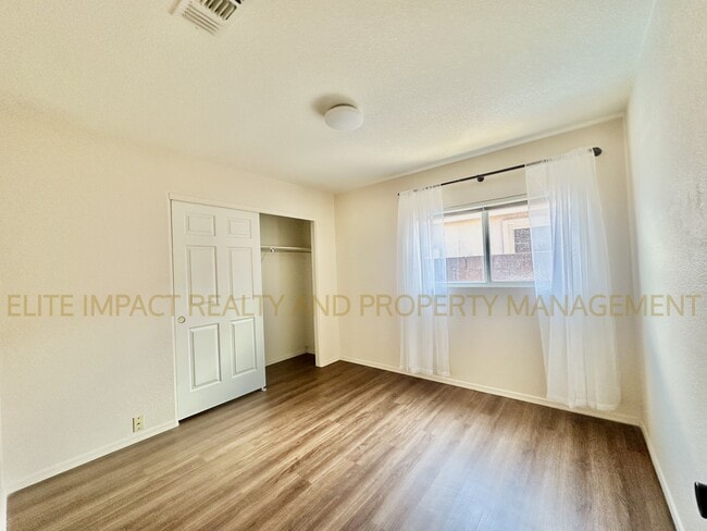 Building Photo - 10930 S San Clemente Camino