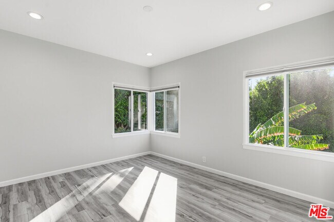 Building Photo - 6314 Primrose Ave