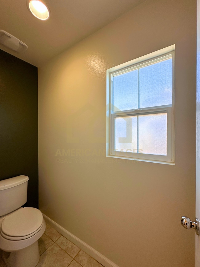 Building Photo - 1208 Meridian Way