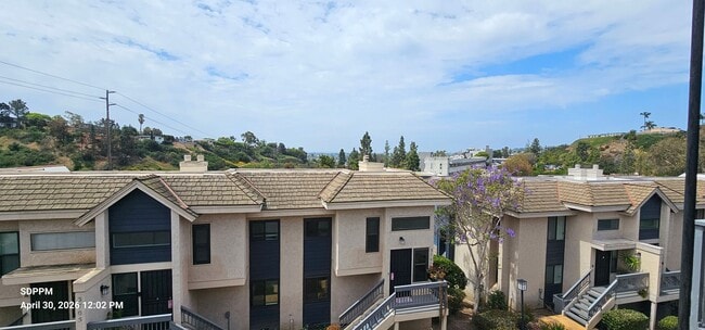 Building Photo - SAN DIEGO / BAY HO - Remodeled Nice 2 Bedroom & 2.5 Bath Townhouse.  AVAILABLE NOW!