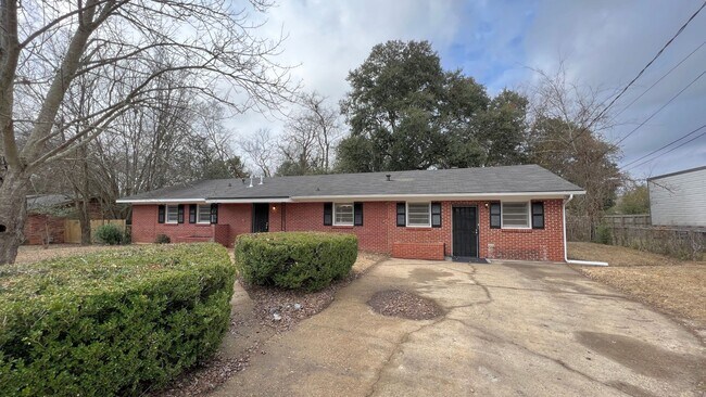 Building Photo - 3-Bedroom just waiting for you !