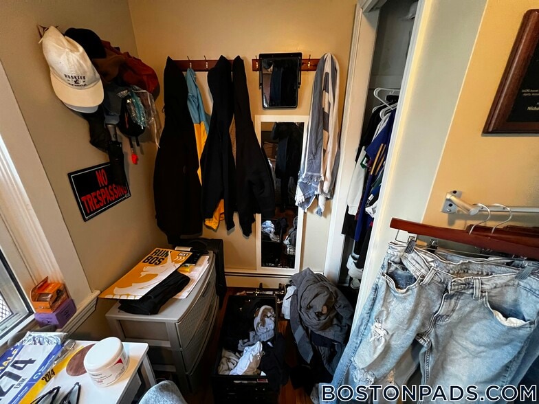 Building Photo - 12 Shepherd Ave