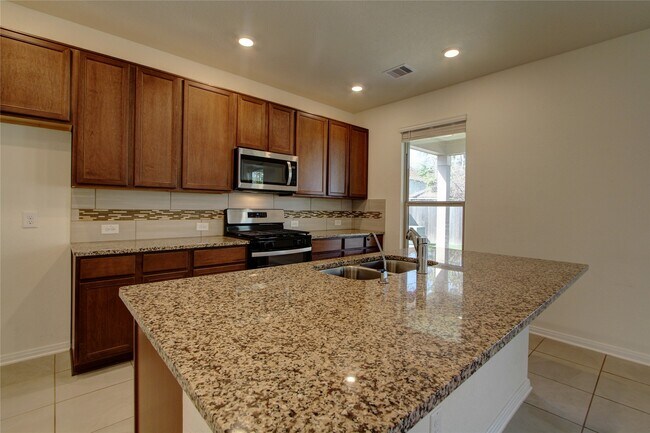 Building Photo - 4006 Shady Palmetto Dr