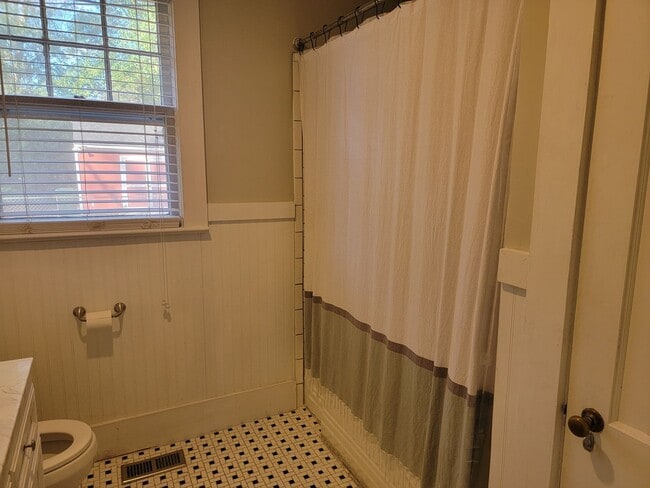 Building Photo - 3 Bedroom 1.5 bath House Florence!