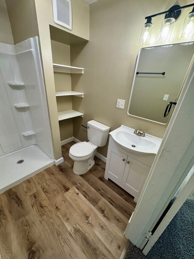 Building Photo - 2542 Glen Echo Dr