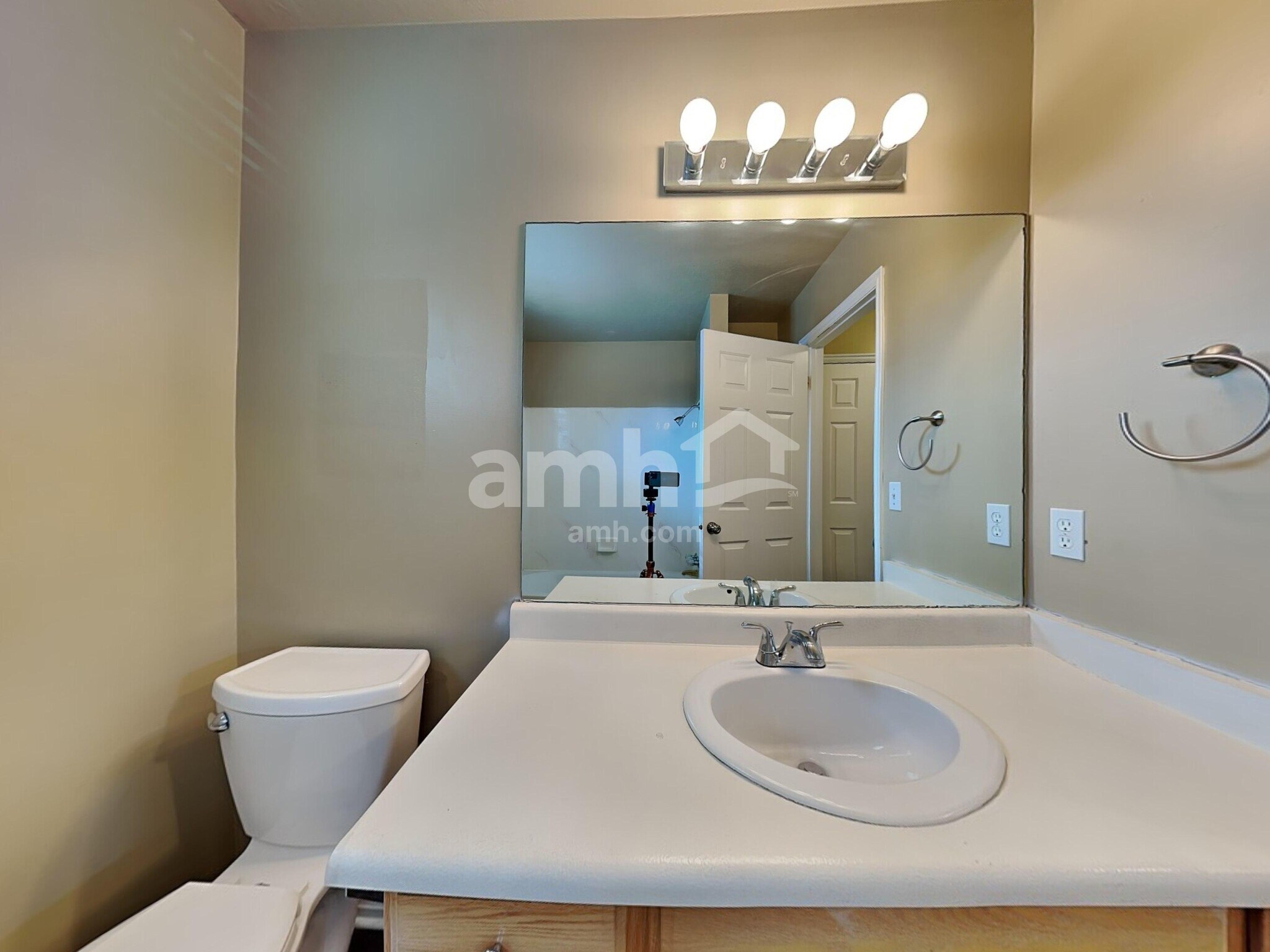 Building Photo - 8706 S Pebble Crest Way