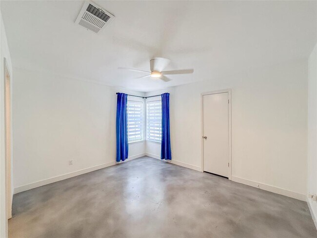 Building Photo - 14527 Donald Dr