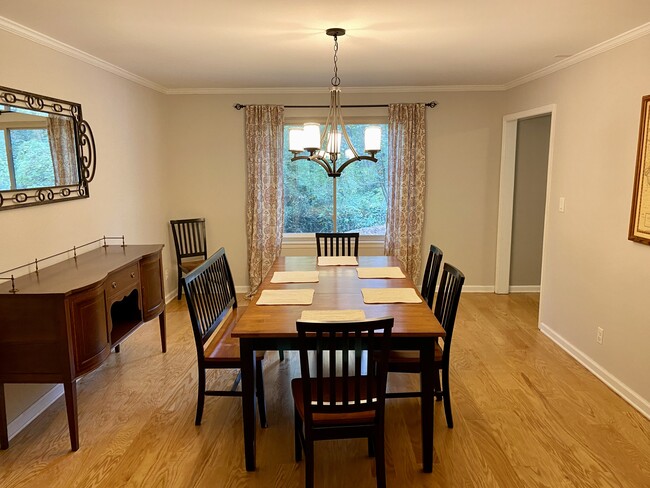 Building Photo - 4889 Lake Forrest Dr