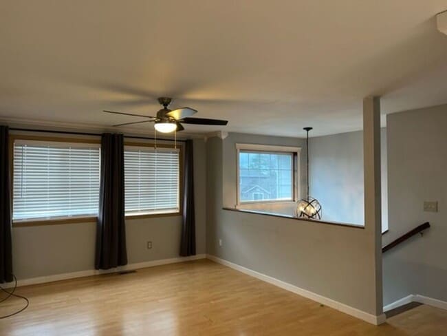 Building Photo - 26525 Fox Hill Dr N