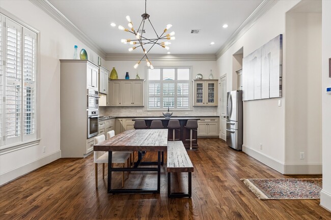 Building Photo - 1521 Oakdale St