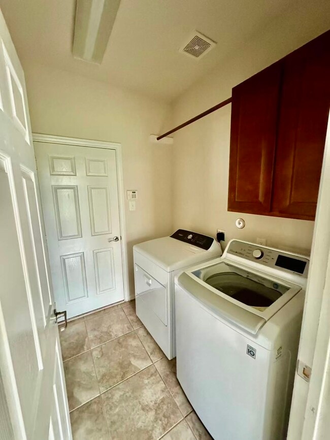 Building Photo - 12106 Coldwater Cove Ln
