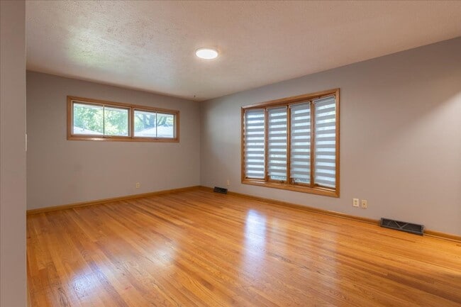 Building Photo - Brick Ranch