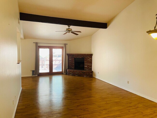 Building Photo - 155 Canyon Diablo Rd