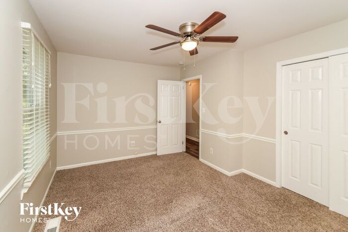 Building Photo - 2207 Vicki Dr