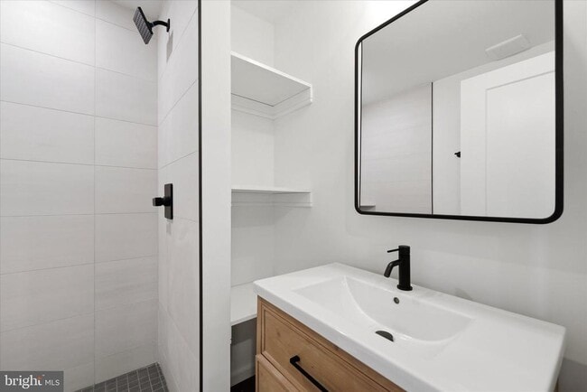 Building Photo - 627 N 16th St