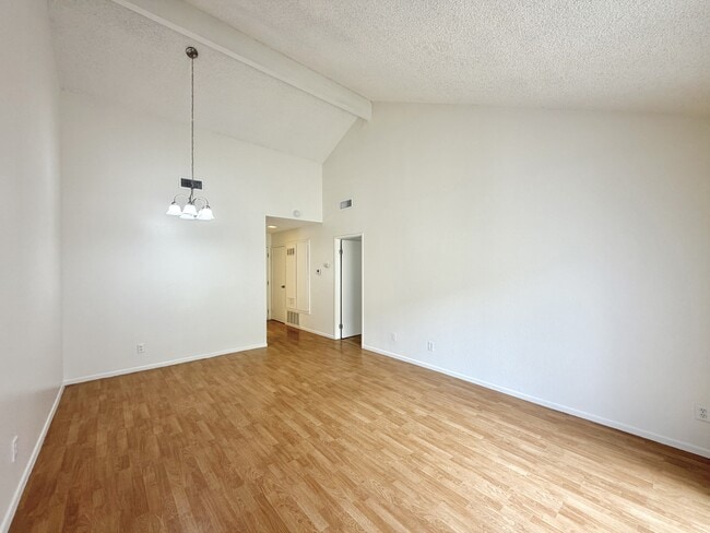 Building Photo - 2660 Twain Dr