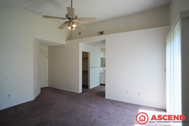 Building Photo - Lovely Home In Southwest Bakersfield!