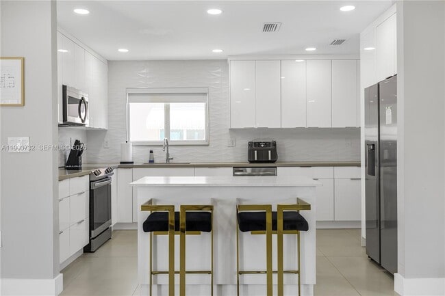 Building Photo - 1104 N 13th Terrace