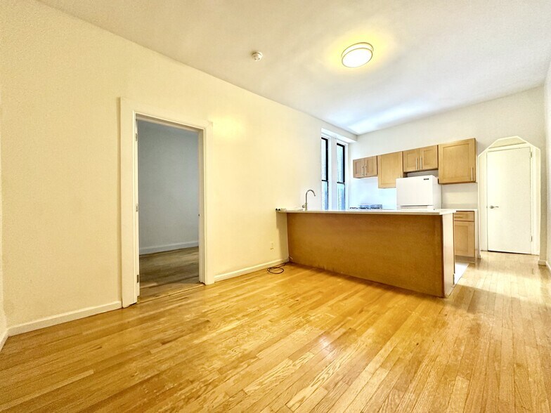 Primary Photo - 12 Pinehurst Ave