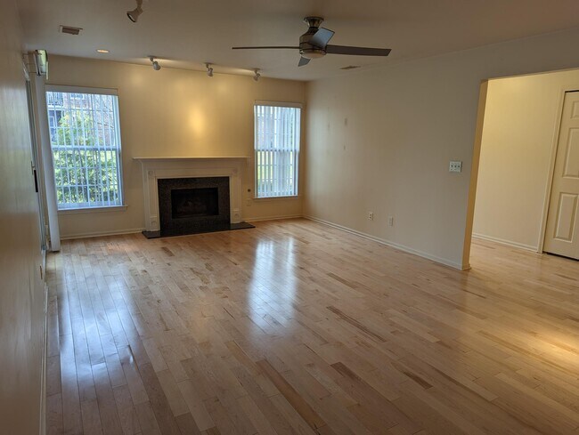 Building Photo - 3548 Oakmonte Blvd