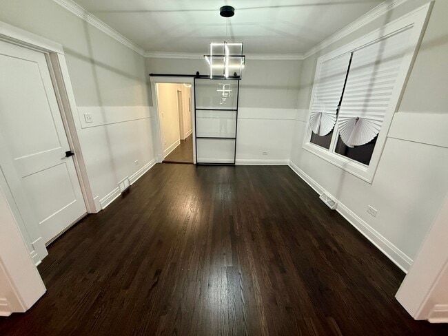 Building Photo - 5942 W Eastwood Ave