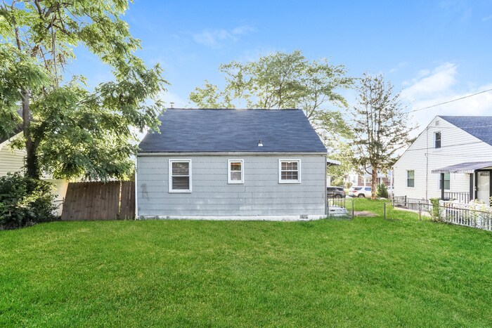 Building Photo - 4903 Anntana Ave