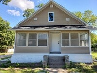 Building Photo - 4 Bedroom 2 Bathroom Home Near Drake Unive...