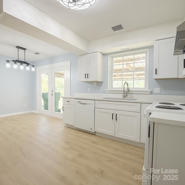 Building Photo - 2025 Tyvola Rd