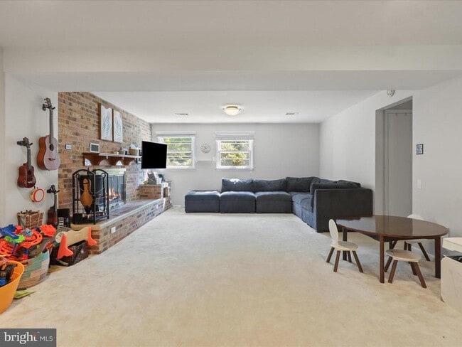 Building Photo - 6206 Erman Ct