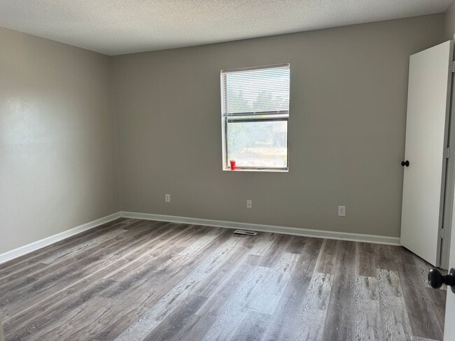 Building Photo - 4206 Delbert Ave