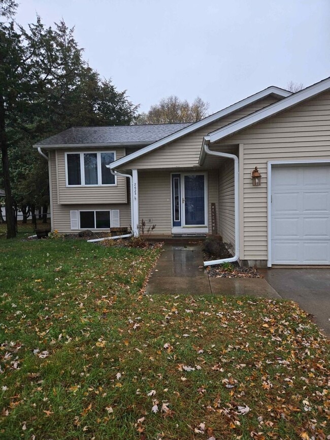 Building Photo - 2623 Edgewood Ln