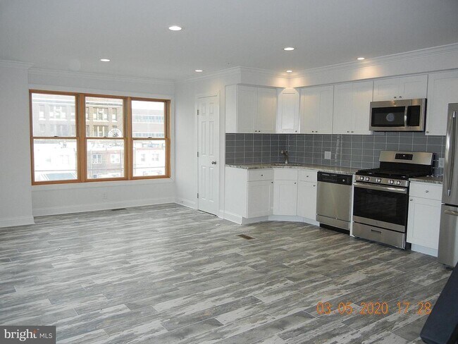 Building Photo - 2700 S 10th St