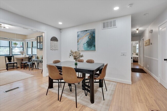 Building Photo - 409 Northclift Dr