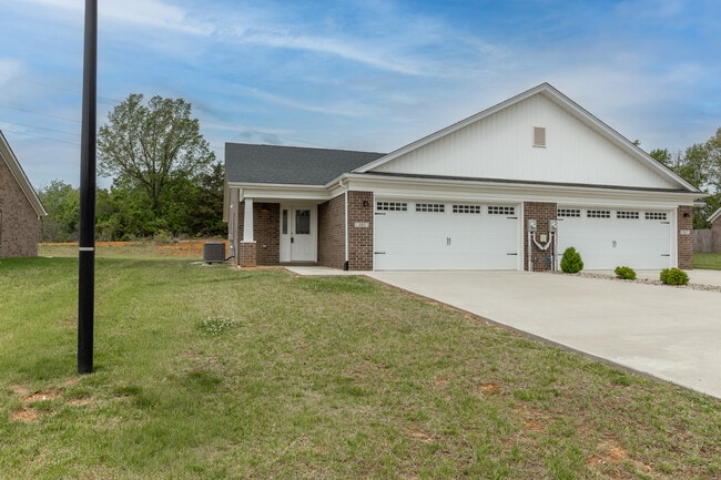 Building Photo - 305 Breckinridge Cir