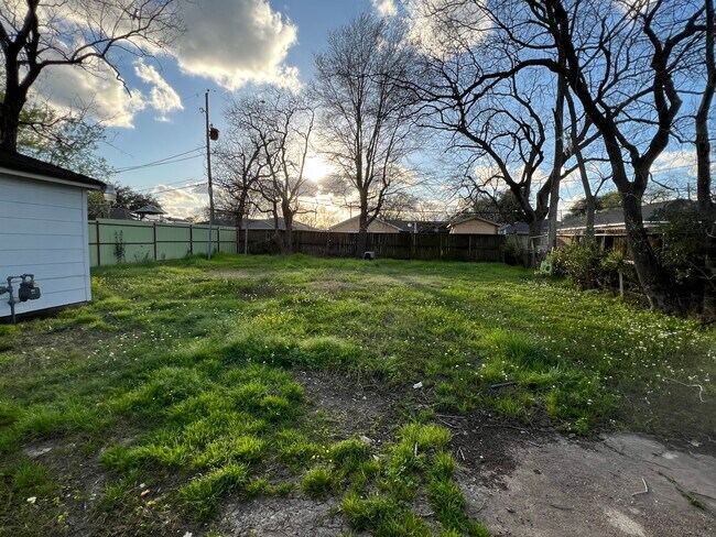 Building Photo - 1306 Scarborough Ln