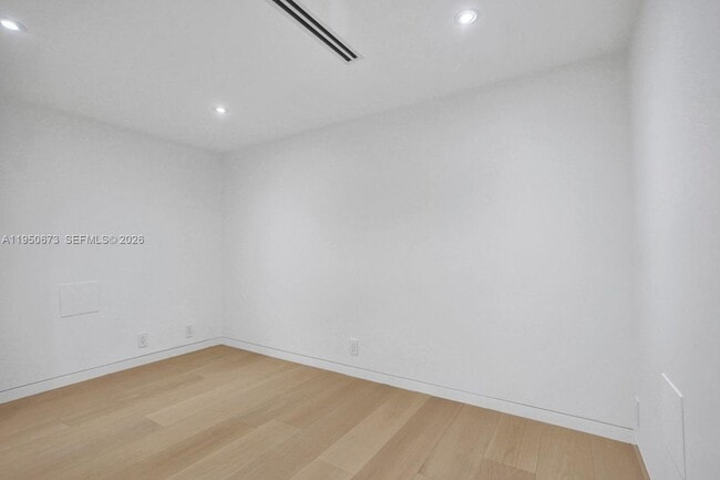 Building Photo - 1111 Crandon Blvd